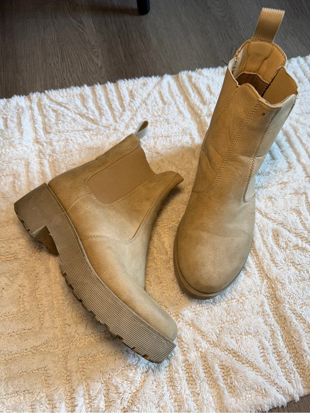 Women’s Tan Chelsea Platform Boots